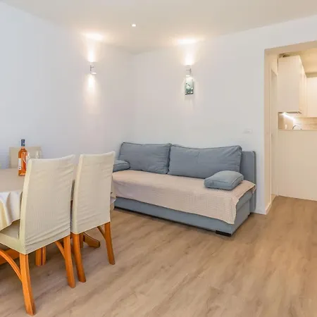 Apartment Maestral