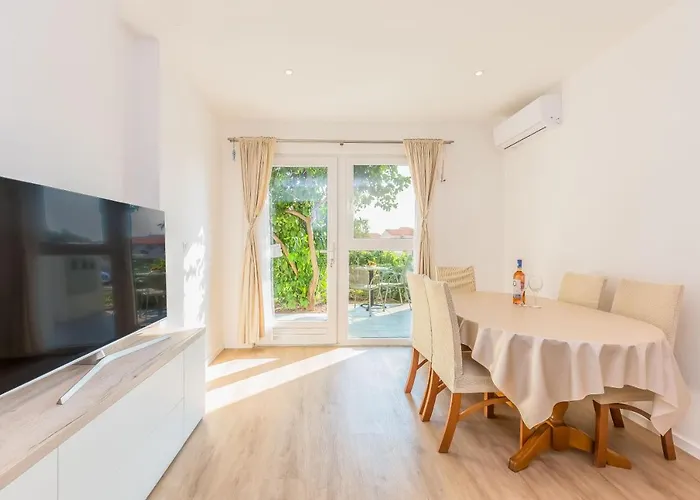 Maestral Apartment *
