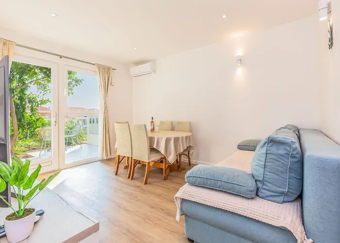 Maestral Apartment *